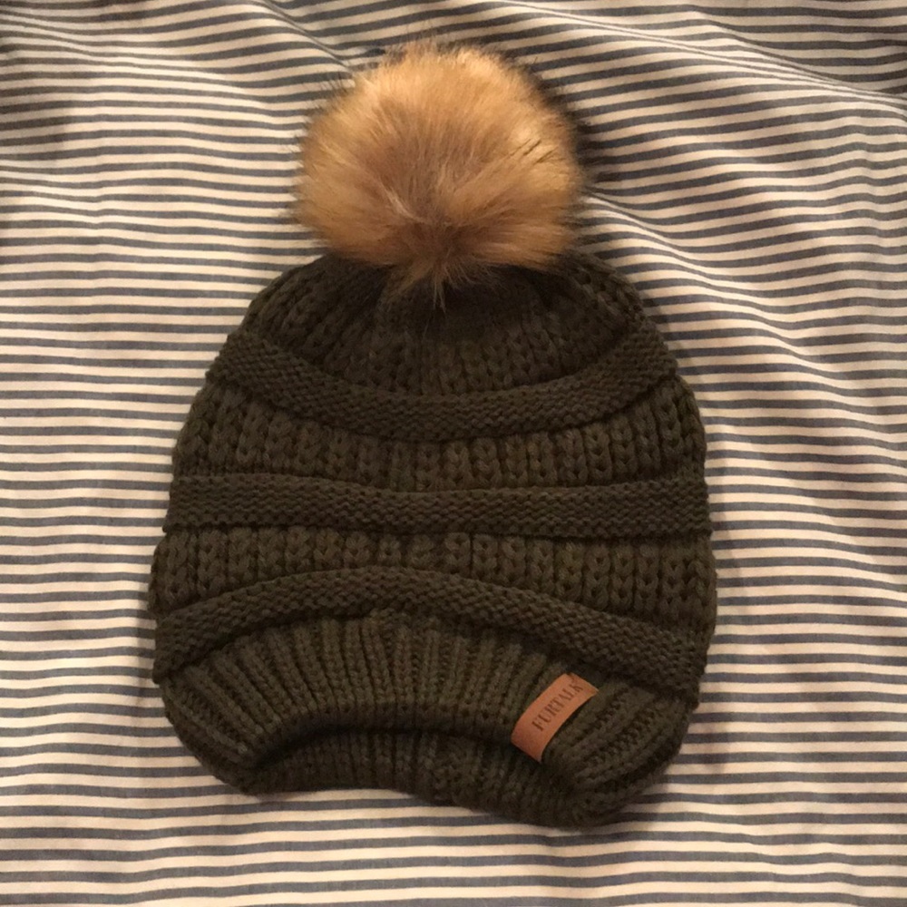 NWOT - Furtalk Knit Hat Detachable Pom - Olive/Tan